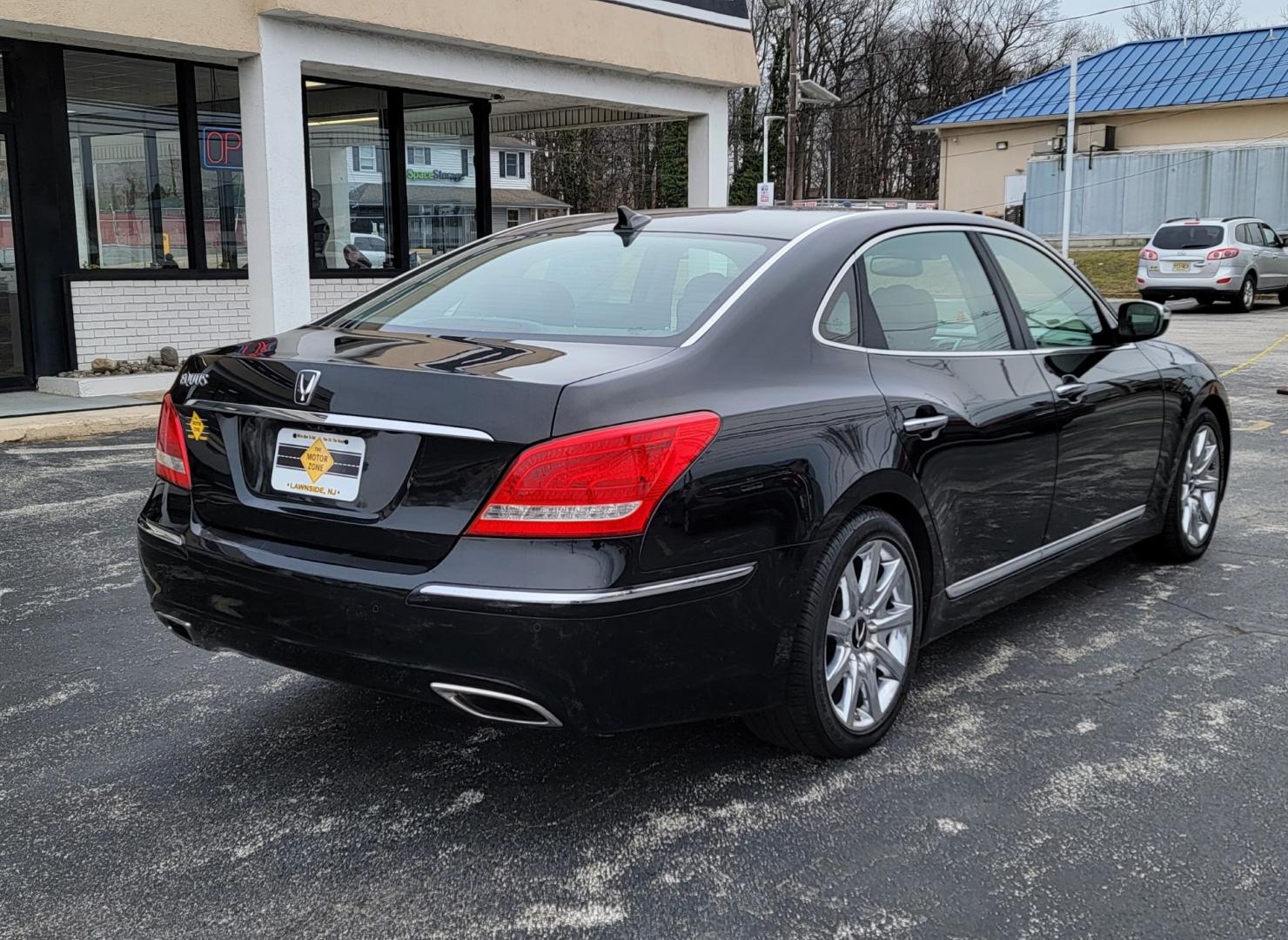2011 BLACK /Black Leather Hyundai Equus 4dr Sdn Ultimate (KMHGH4JF5BU) with an V8, 4.6 Liter engine, Automatic transmission, located at 1010 N White Horse Pike, Stratford, NJ, 08084, (856) 262-9500, 39.838921, -75.011497 - Photo#4